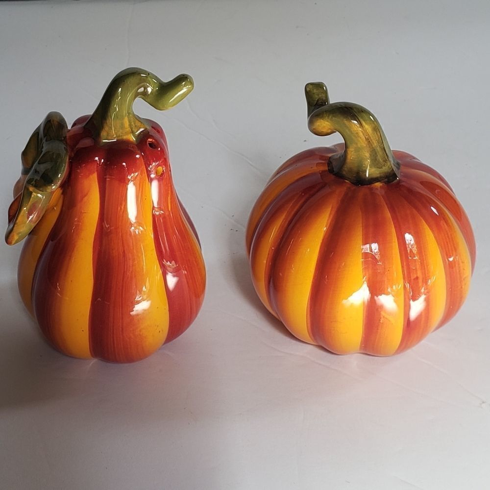 Pumpkin Salt & Pepper Set - Picture 3 of 8